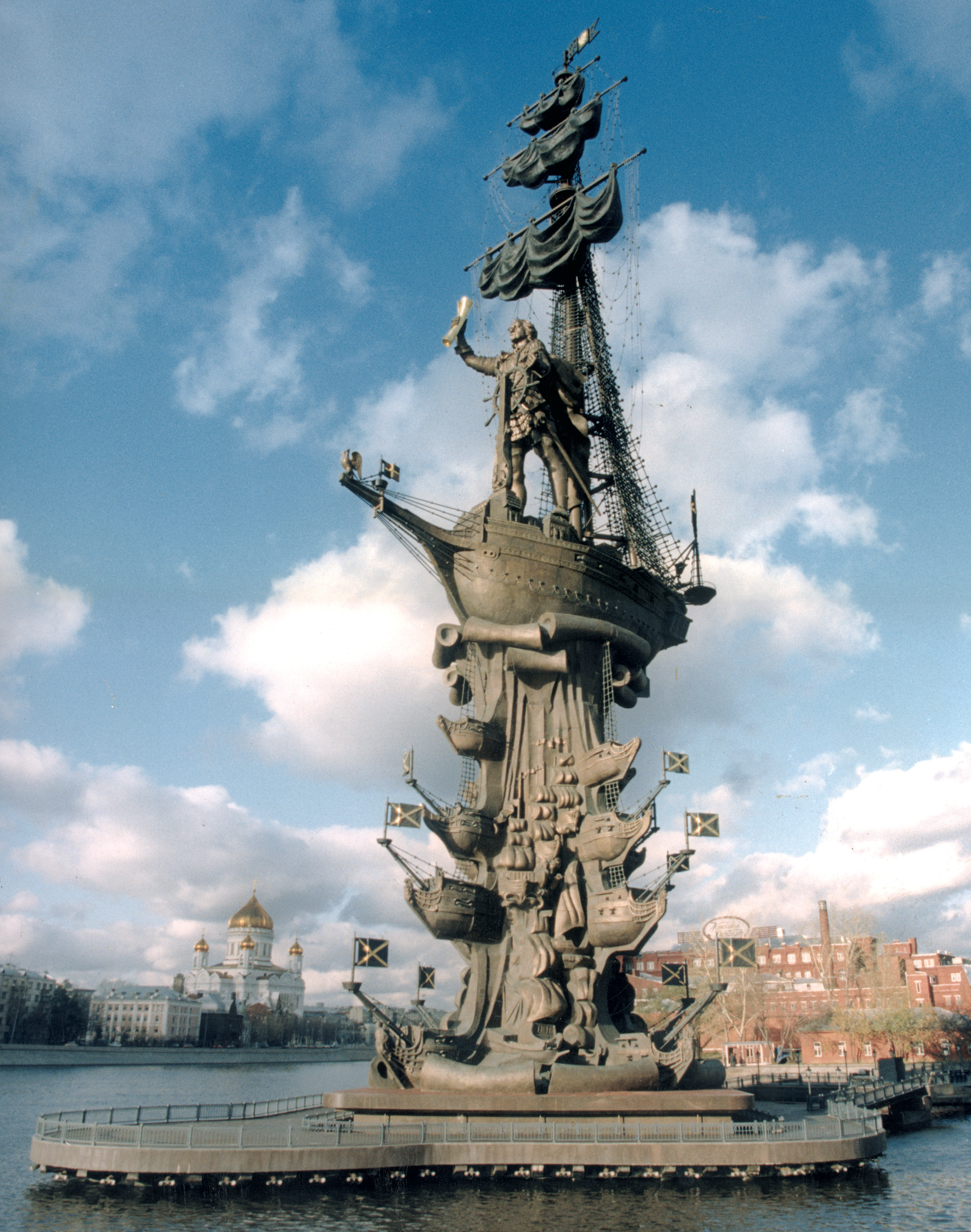 Фотография Памятник, посвященный 300-летию Российского флота, или императору Петру Первому