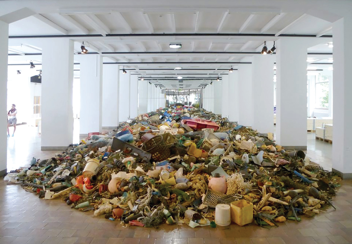 Выставка «The Plastic Garbage Project»
