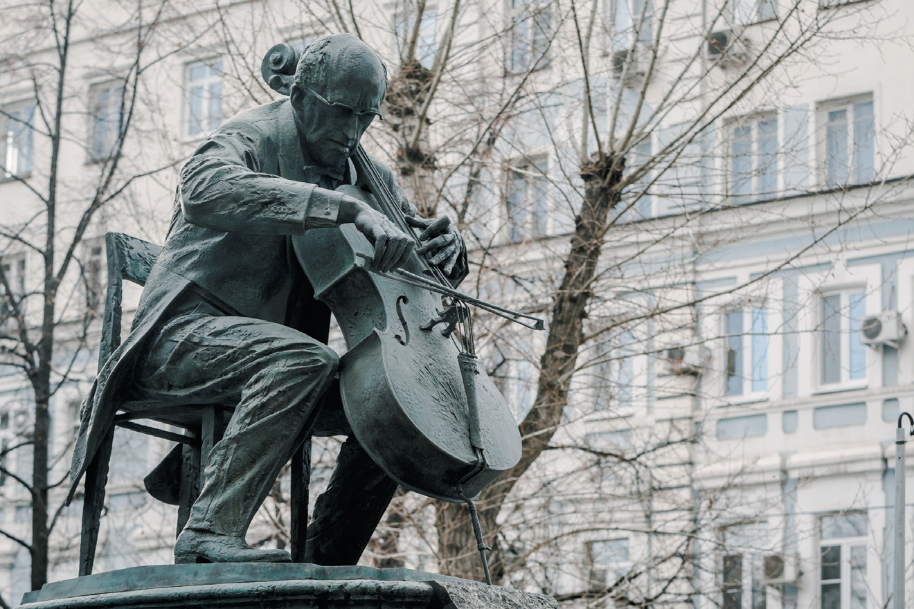 Памятник Мстиславу Ростроповичу