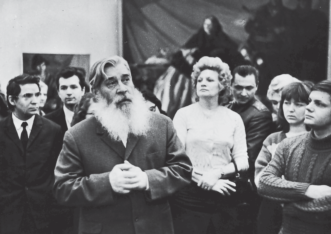 На выставке со зрителями. Москва, конец 1970-х